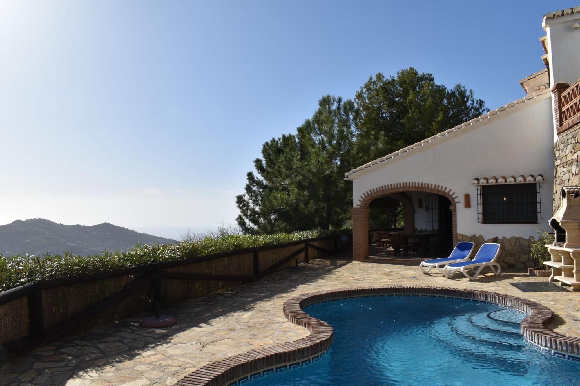 Almencino Mit Pool Und Panoramaausblick